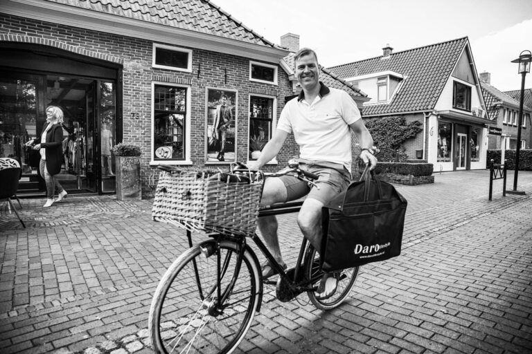 DaroFashion op fiets 768x512