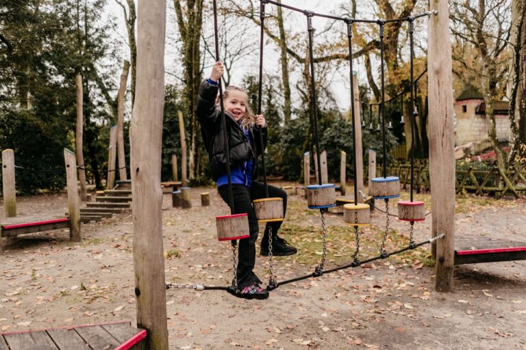 Naar zuidlaren Sprookjeshof speeltuin klouteren groot 768x512
